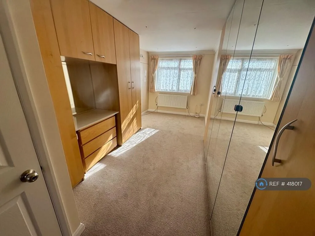 5 bedroom semi-detached house for rent