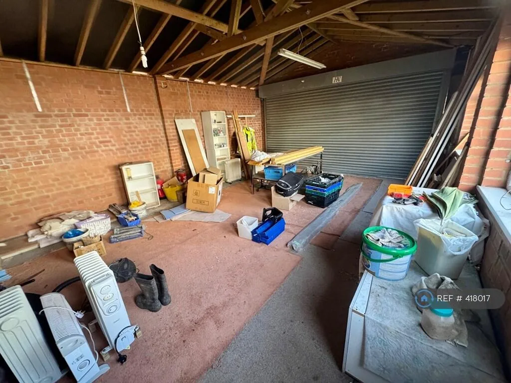 5 bedroom semi-detached house for rent