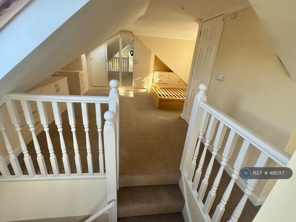 5 bedroom semi-detached house for rent