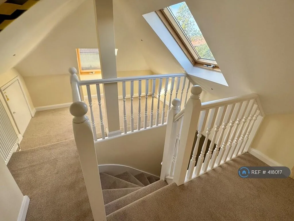 5 bedroom semi-detached house for rent