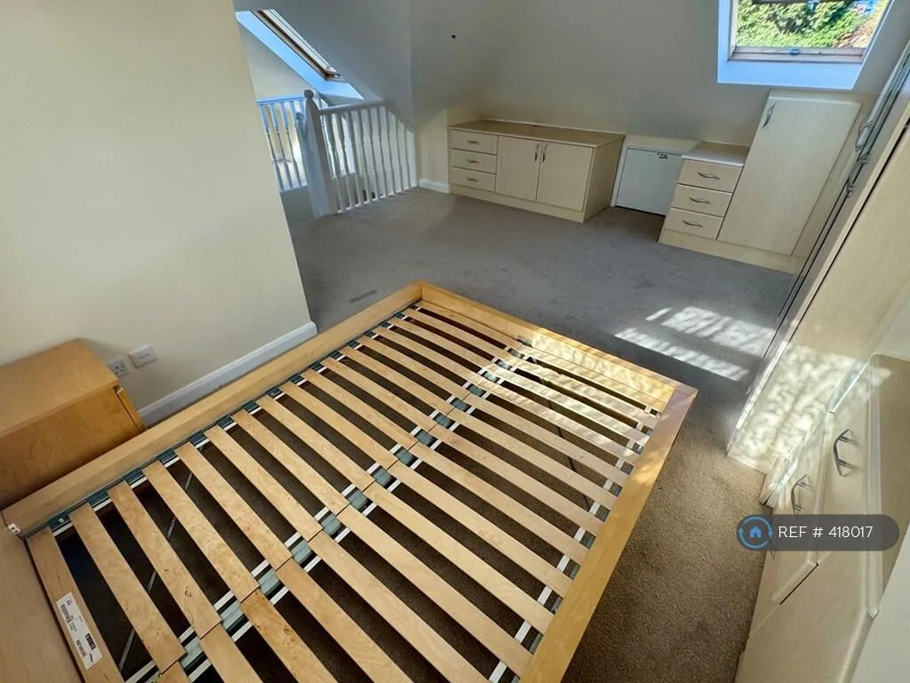 5 bedroom semi-detached house for rent