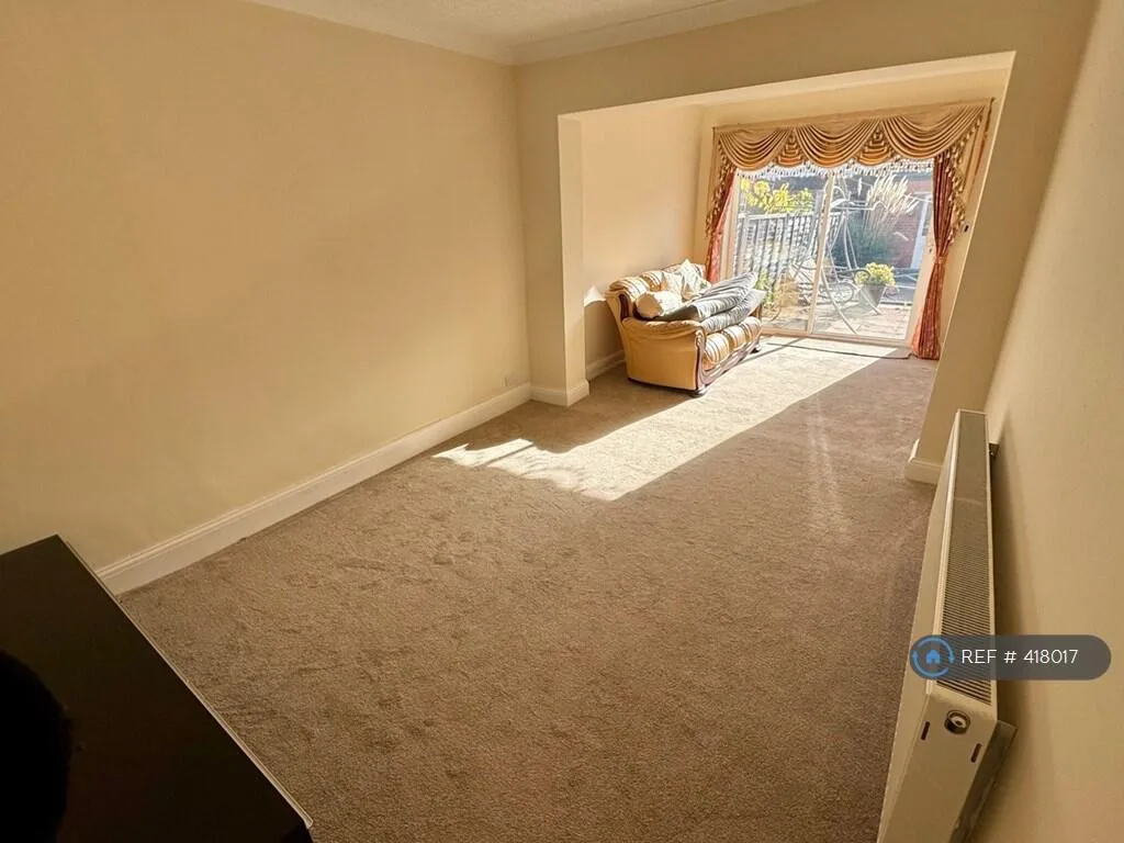 5 bedroom semi-detached house for rent