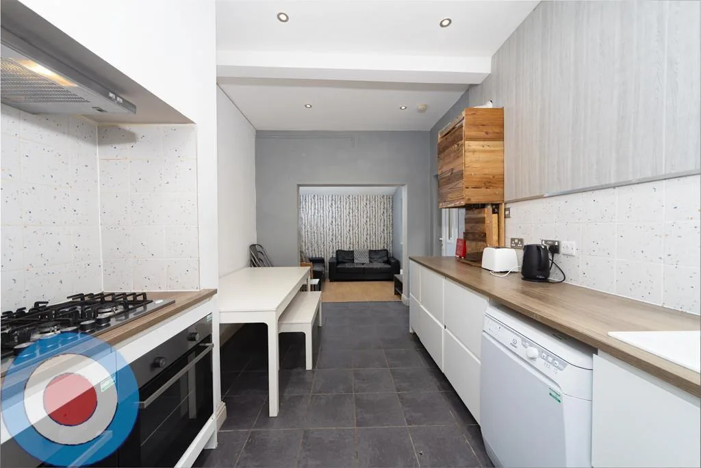 5 bedroom detached house for rent