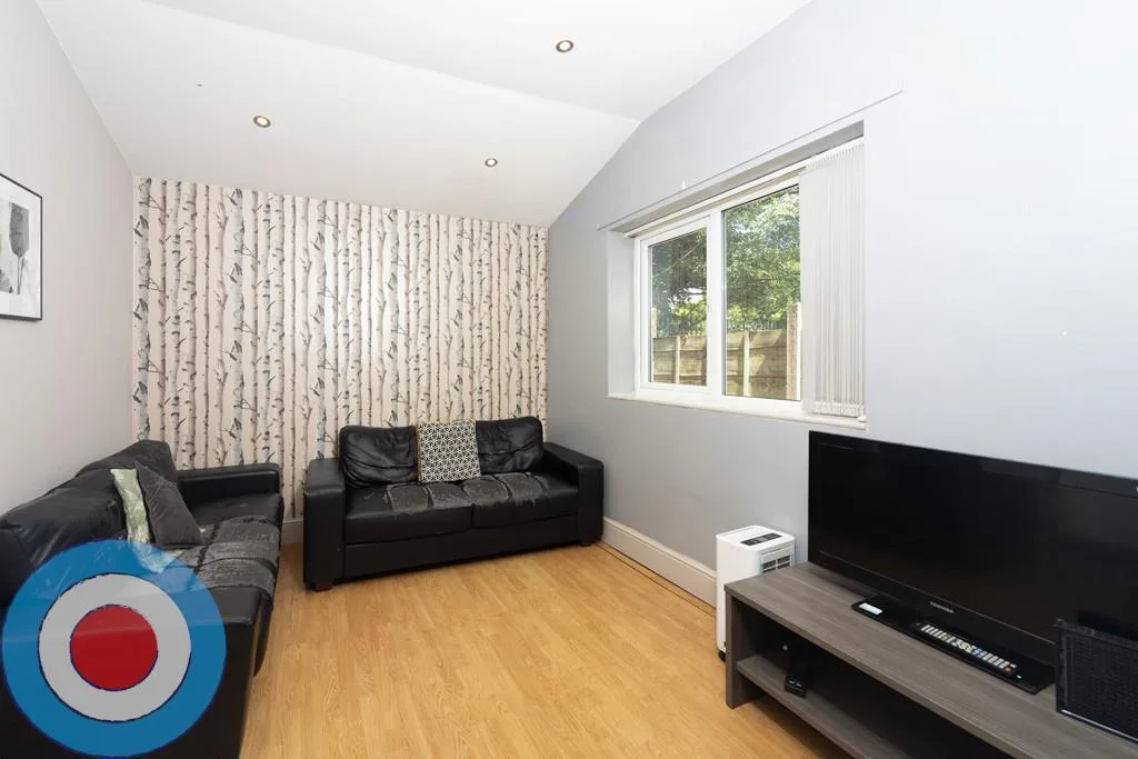 5 bedroom detached house for rent