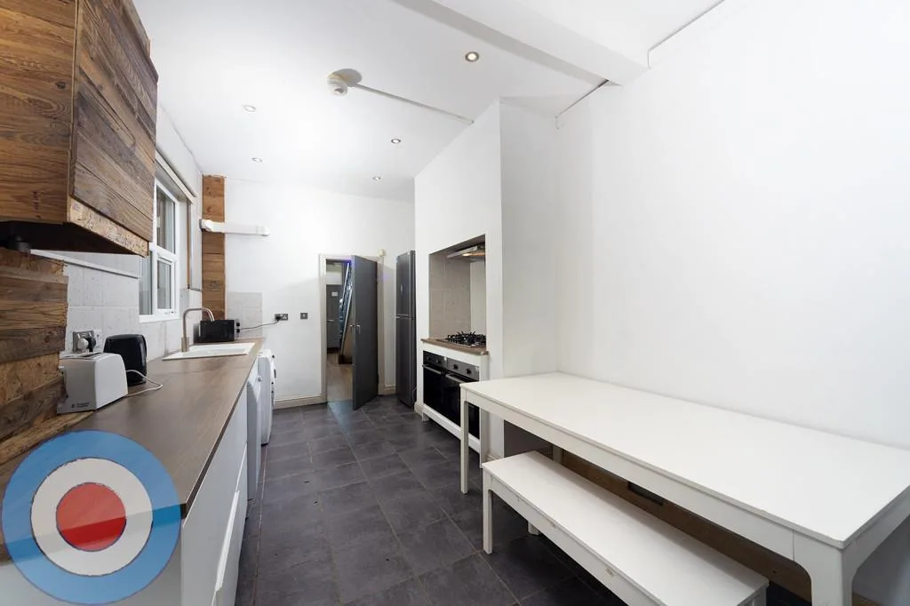 5 bedroom detached house for rent