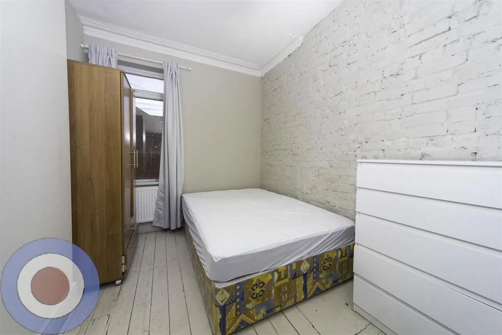 8 bedroom terraced house for rent