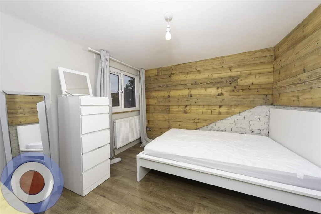 8 bedroom terraced house for rent