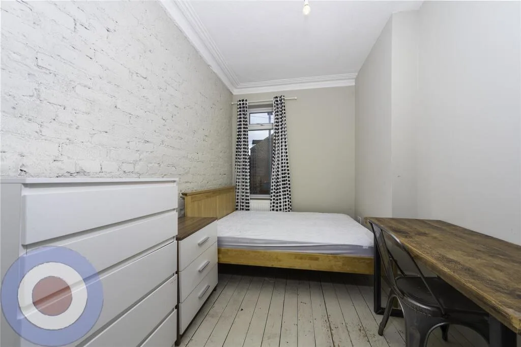 8 bedroom terraced house for rent