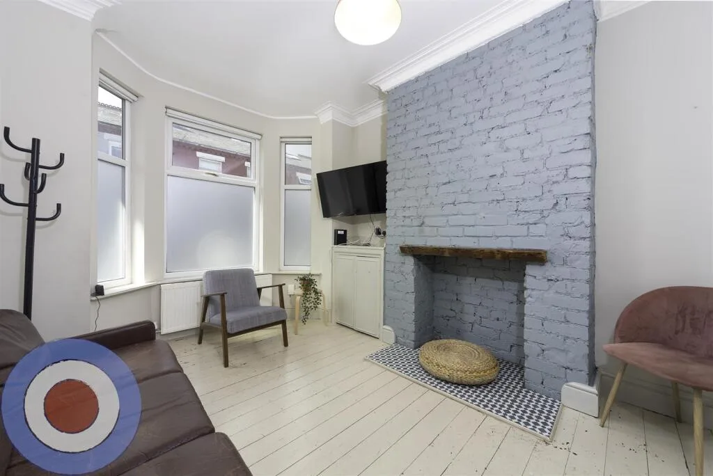6 bedroom house for rent