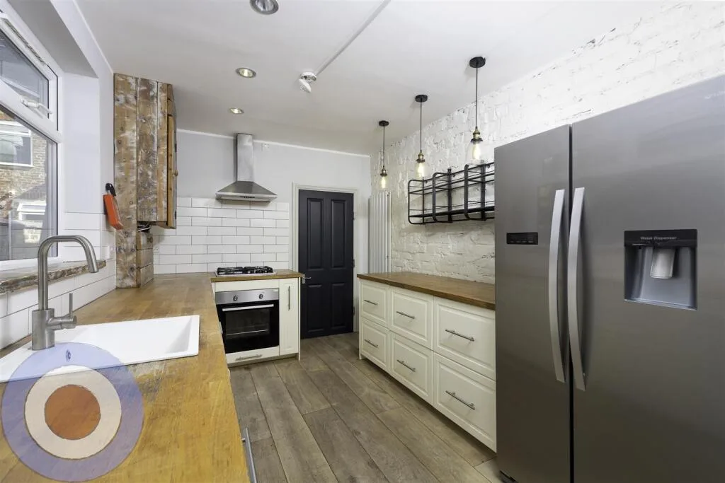 6 bedroom house for rent