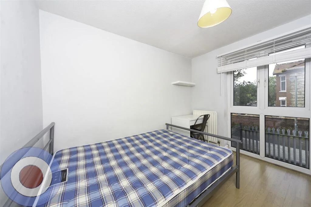 5 bedroom terraced house for rent