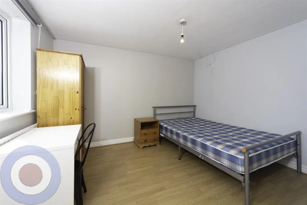 5 bedroom terraced house for rent