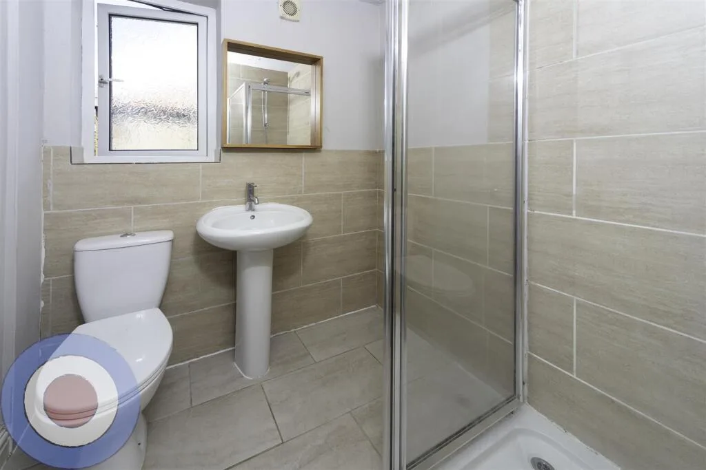 5 bedroom terraced house for rent