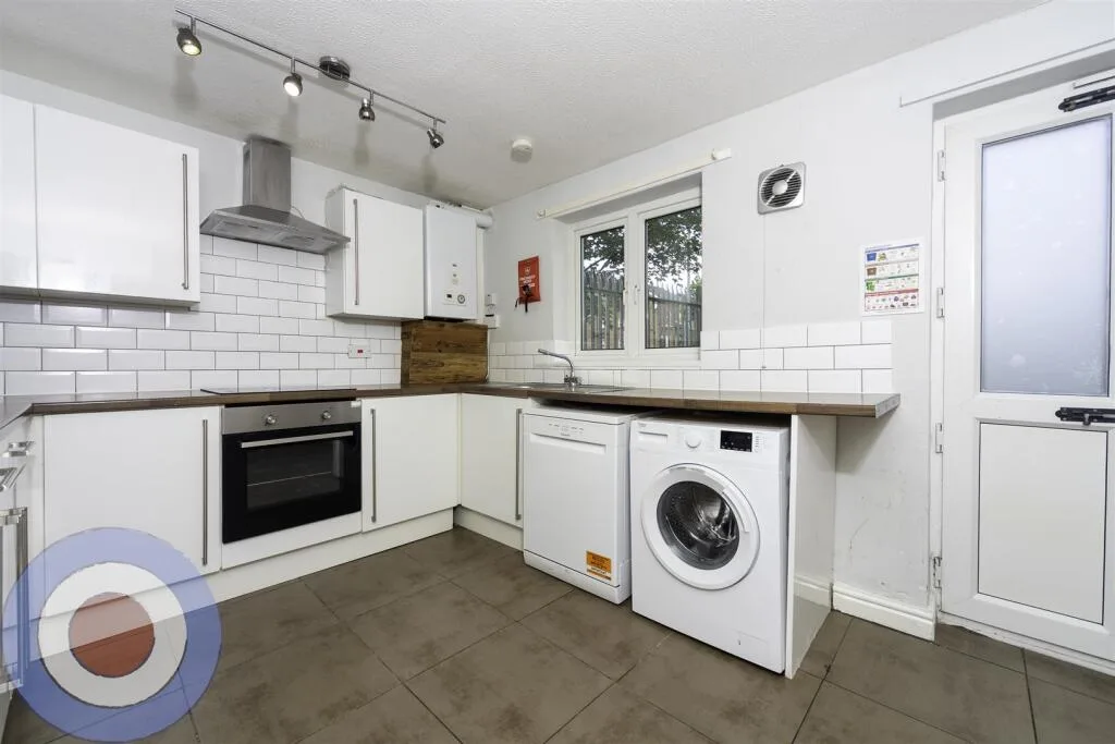 5 bedroom terraced house for rent