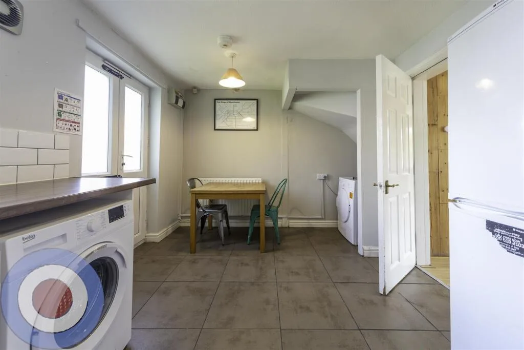 5 bedroom terraced house for rent