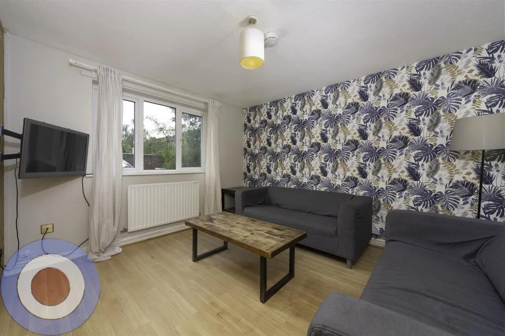 5 bedroom terraced house for rent