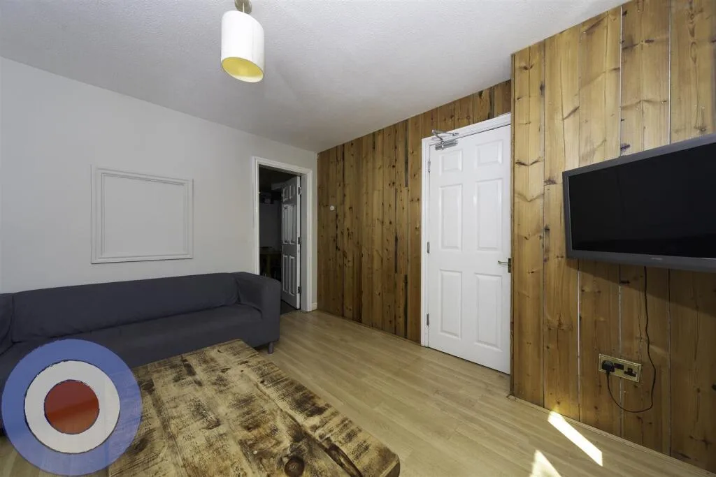 5 bedroom terraced house for rent