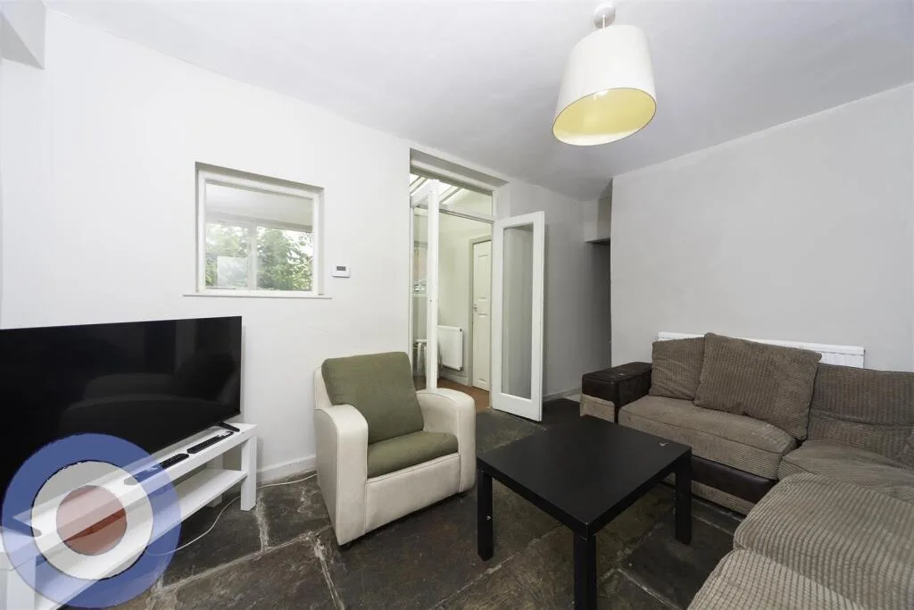 6 bedroom house for rent