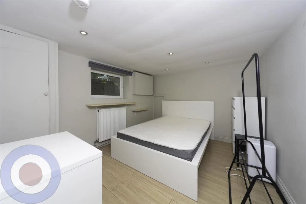 6 bedroom house for rent