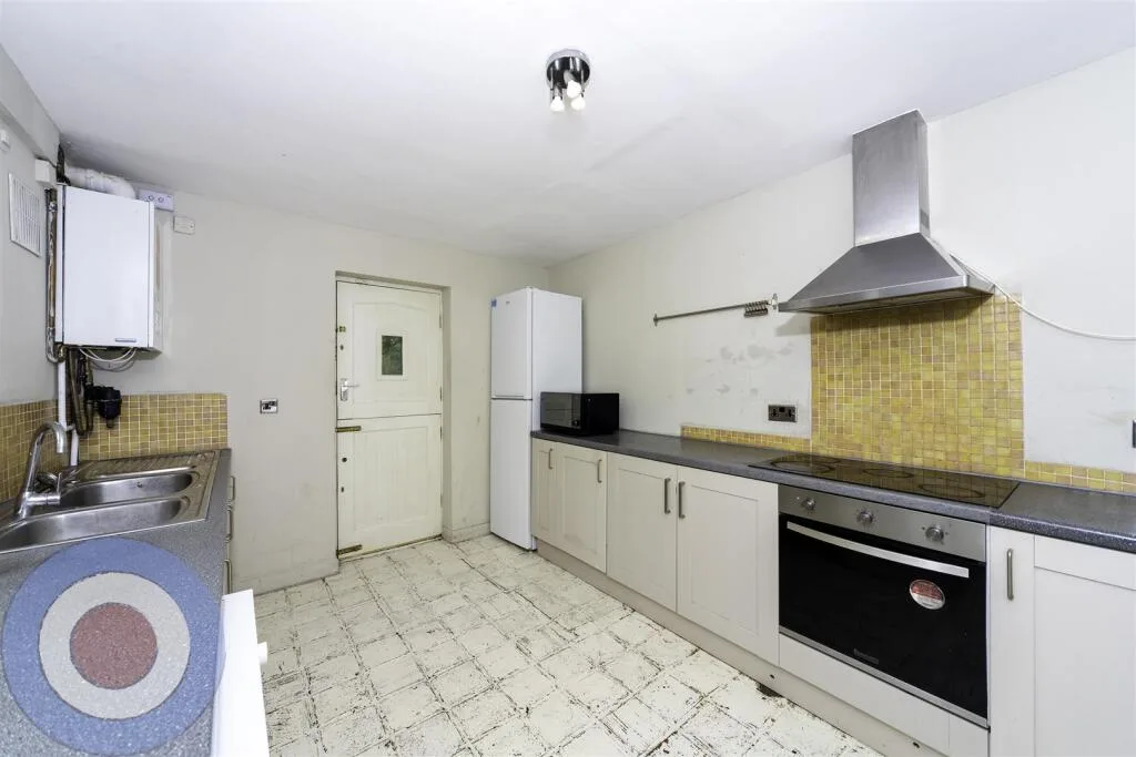 6 bedroom house for rent