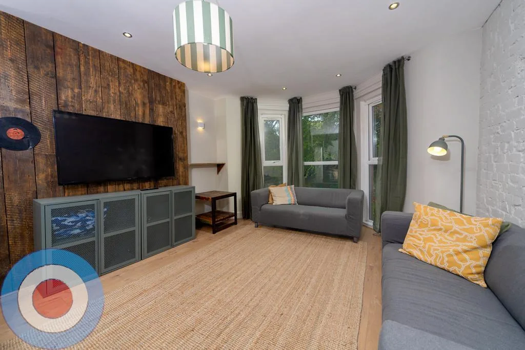 9 bedroom house for rent