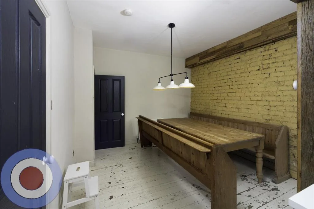 6 bedroom terraced house for rent