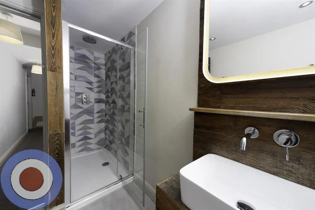 6 bedroom terraced house for rent
