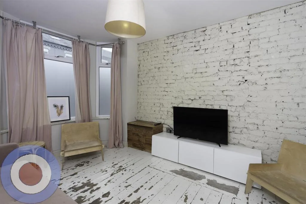 6 bedroom terraced house for rent