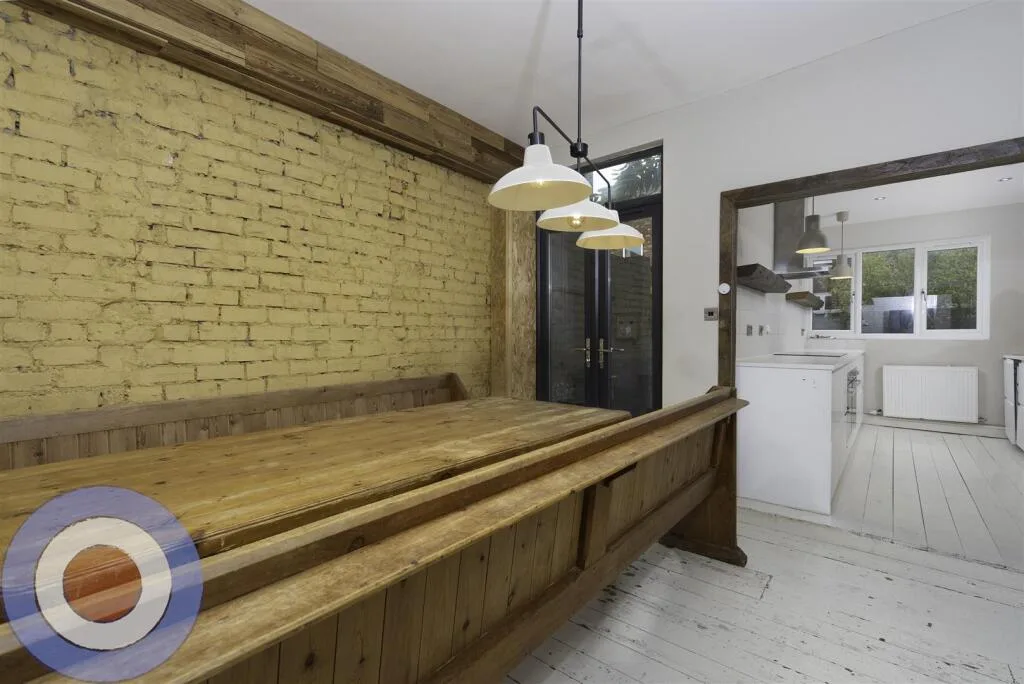 6 bedroom terraced house for rent