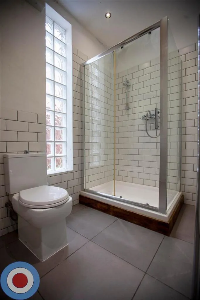 9 bedroom end of terrace house for rent