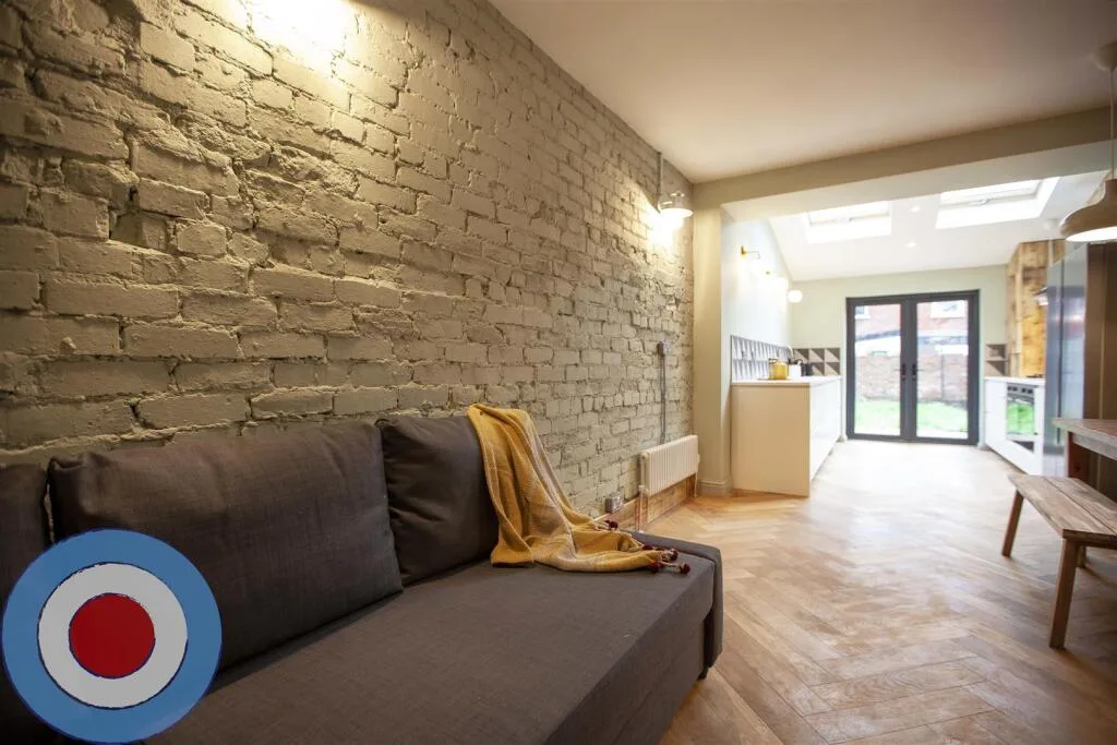 8 bedroom house for rent