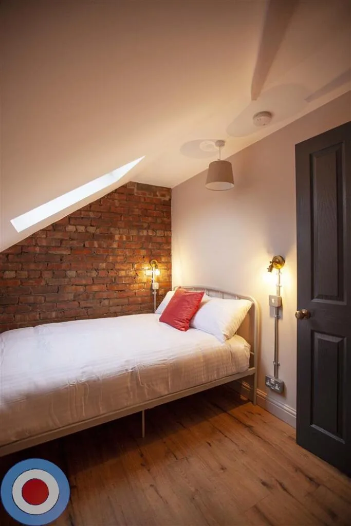 8 bedroom house for rent