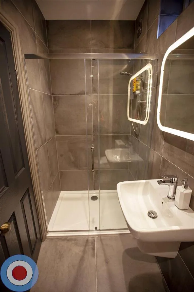 8 bedroom house for rent