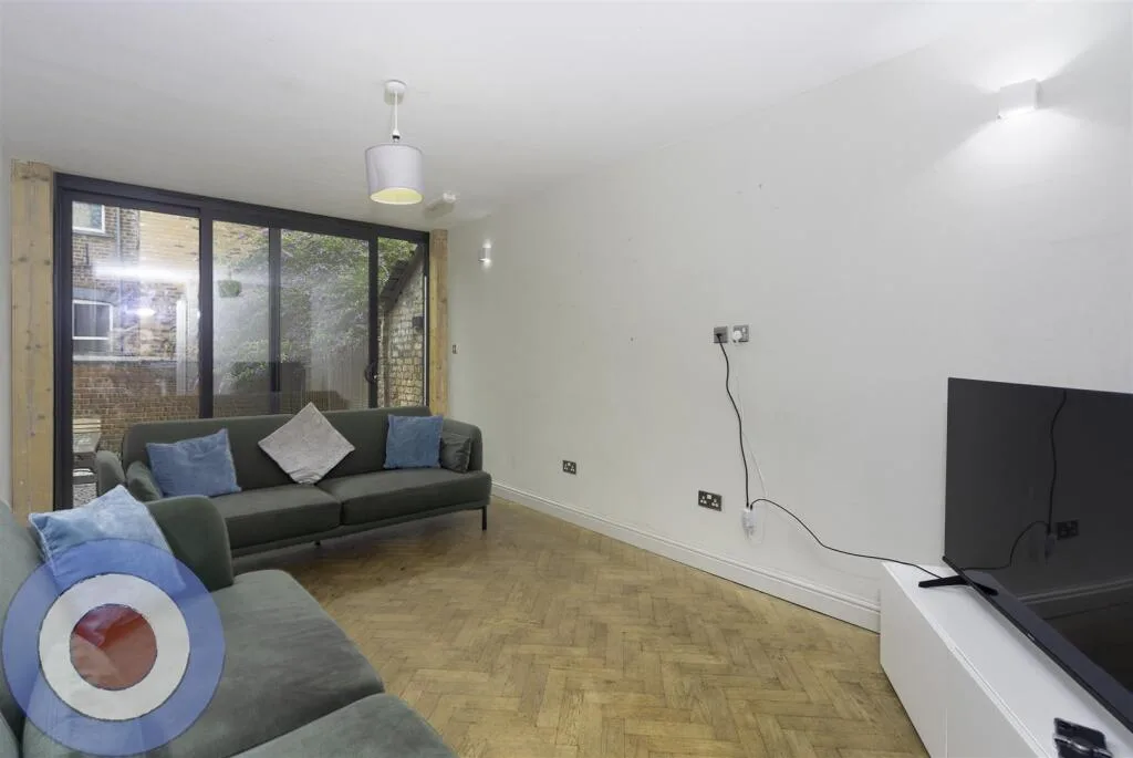 10 bedroom terraced house for rent