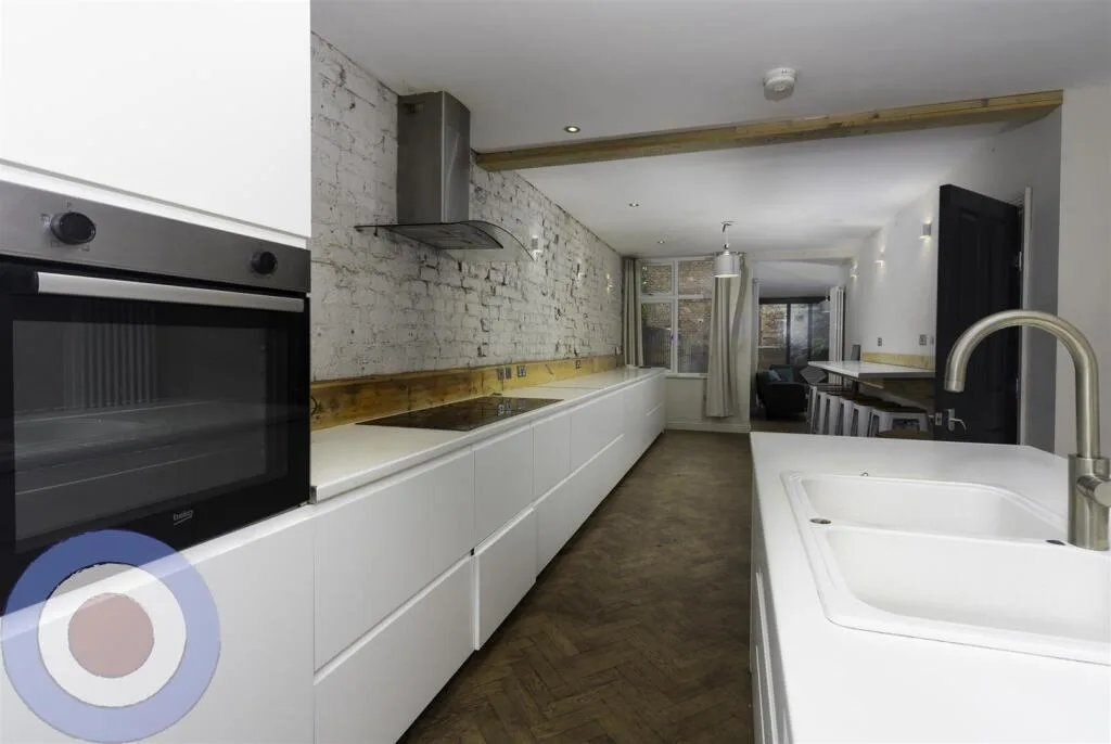 10 bedroom terraced house for rent