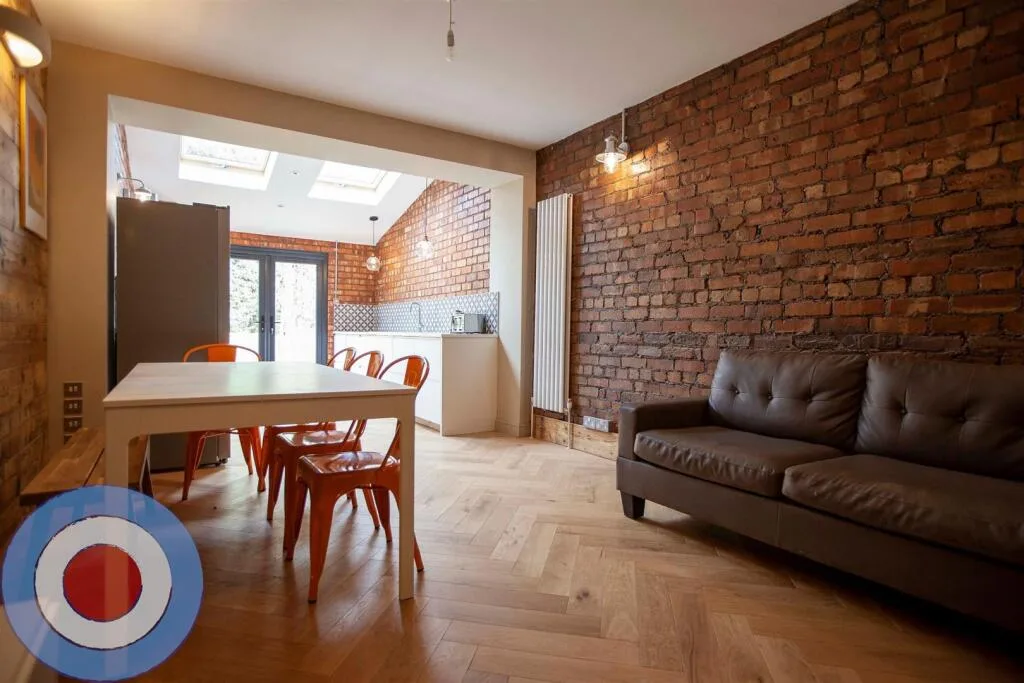 8 bedroom house for rent