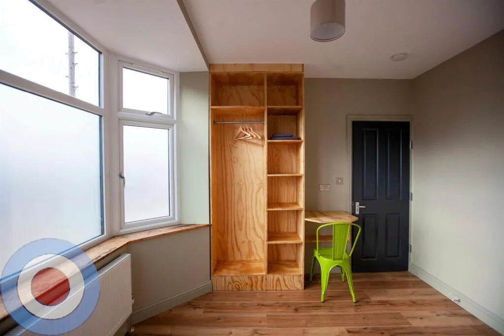 8 bedroom house for rent