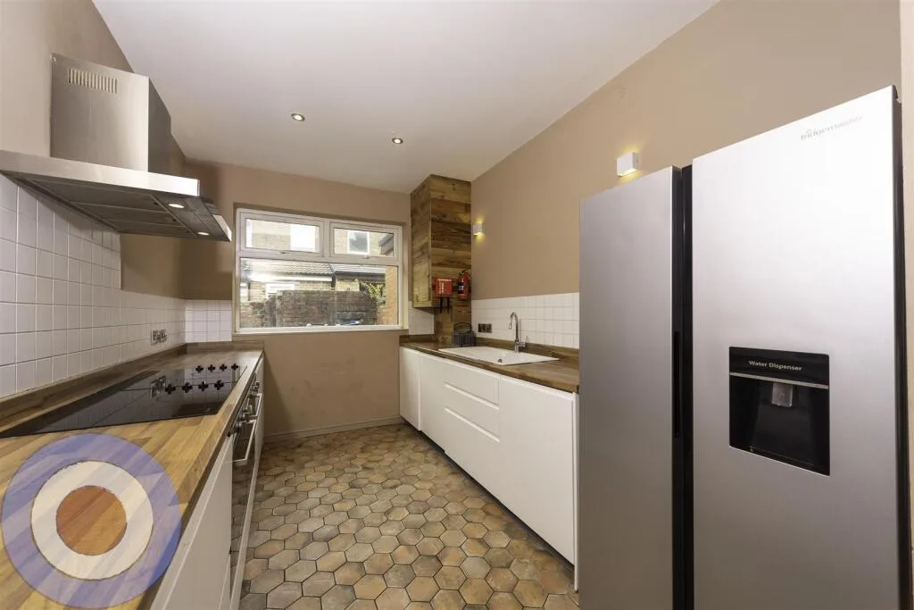 6 bedroom terraced house for rent