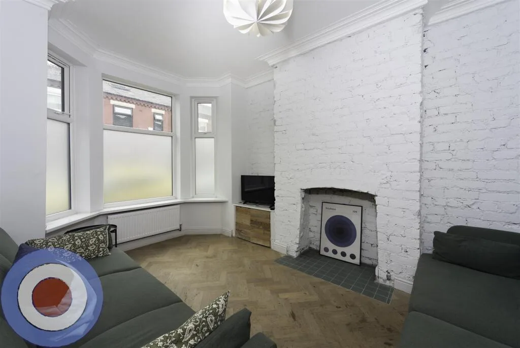 6 bedroom terraced house for rent