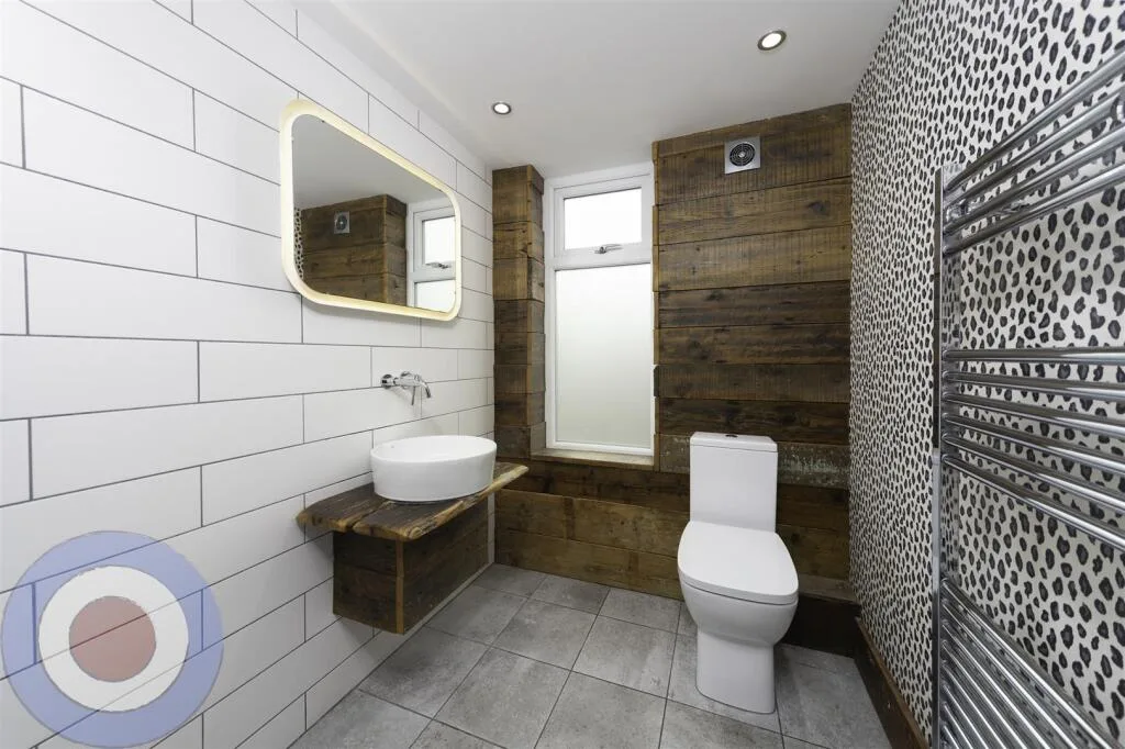 5 bedroom terraced house for rent