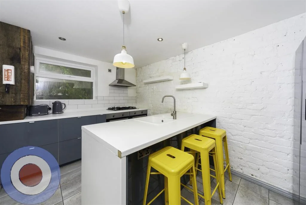 5 bedroom terraced house for rent