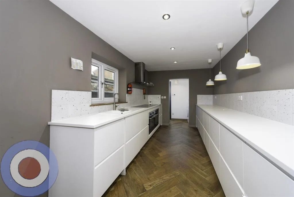 6 bedroom terraced house for rent