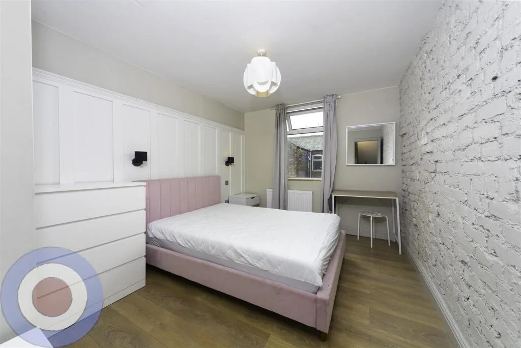 6 bedroom house for rent