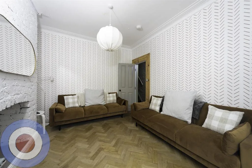 6 bedroom house for rent