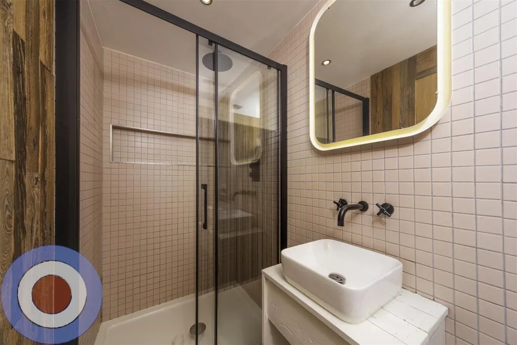 6 bedroom house for rent
