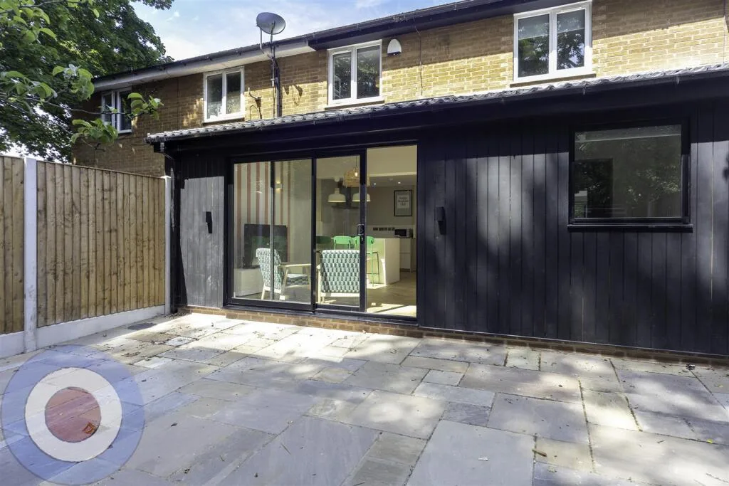 6 bedroom detached house for rent