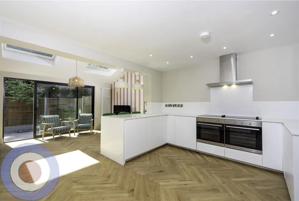 6 bedroom detached house for rent