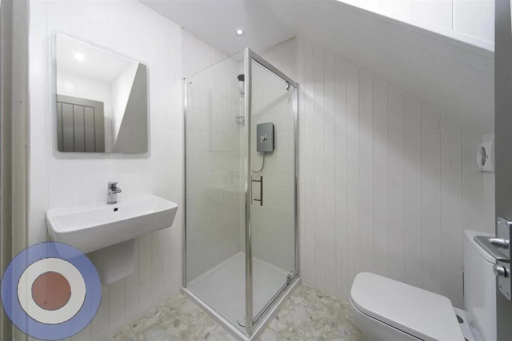 6 bedroom detached house for rent
