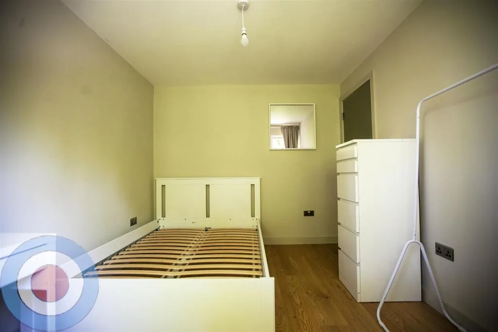 8 bedroom terraced house for rent