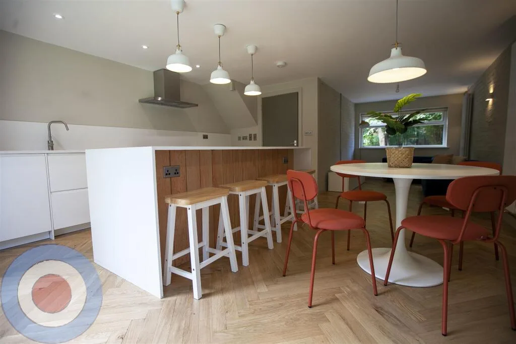 8 bedroom terraced house for rent